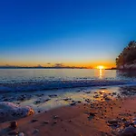 New Large App Near Sea, Cozy 3 Bedrooms And 2 Bathrooms Pola