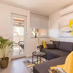 New Large App Near Sea, Cozy 3 Bedrooms And 2 Bathrooms Pola