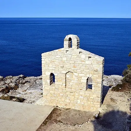 New Near Sea With 3 Bedrooms And 2 Bathrooms * Pula