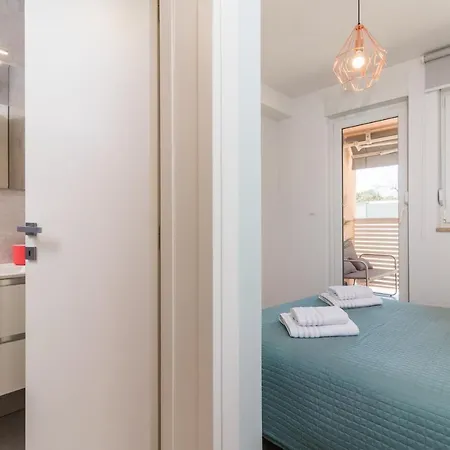 Apartment New Large App Near Sea, Cozy 3 Bedrooms And 2 Bathrooms Pula