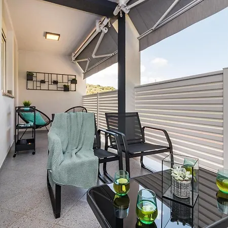 New Large App Near Sea, Cozy 3 Bedrooms And 2 Bathrooms * Pula