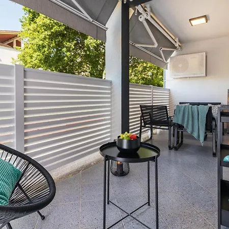 New Large App Near Sea, Cozy 3 Bedrooms And 2 Bathrooms Pula