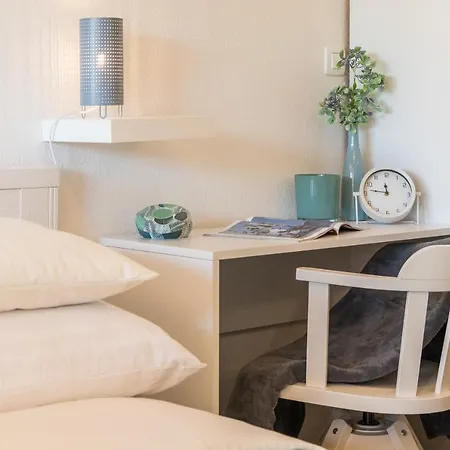 New Large App Near Sea, Cozy 3 Bedrooms And 2 Bathrooms Apartment Pula