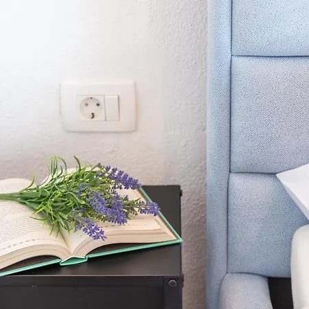 New Large App Near Sea, Cozy 3 Bedrooms And 2 Bathrooms Apartment Pula