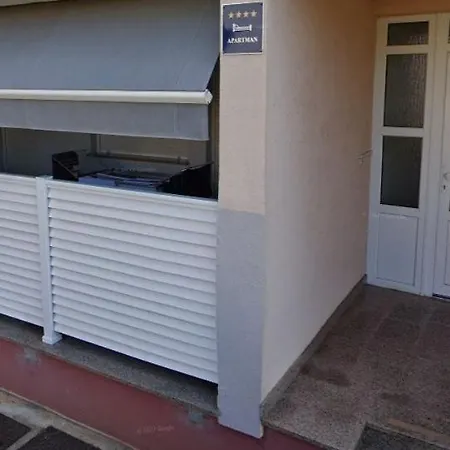 New Large App Near Sea, Cozy 3 Bedrooms And 2 Bathrooms Apartment Pula