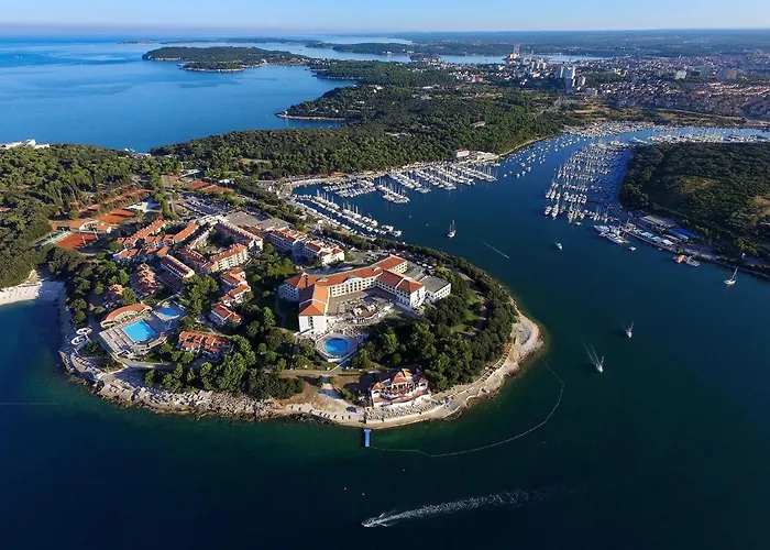 New Large App Near Sea, Cozy 3 Bedrooms And 2 Bathrooms Appartement Pula