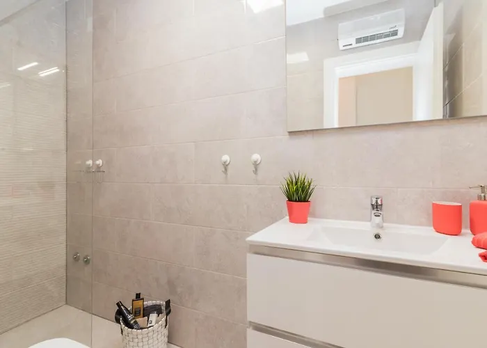 New Large App Near Sea, Cozy 3 Bedrooms And 2 Bathrooms Apartmán *