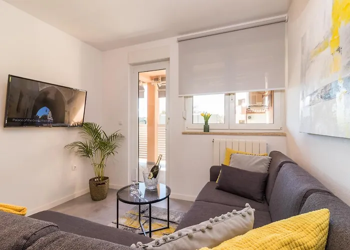 Apartmán New Large App Near Sea, Cozy 3 Bedrooms And 2 Bathrooms *