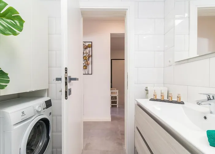 New Large App Near Sea, Cozy 3 Bedrooms And 2 Bathrooms Appartement Pula