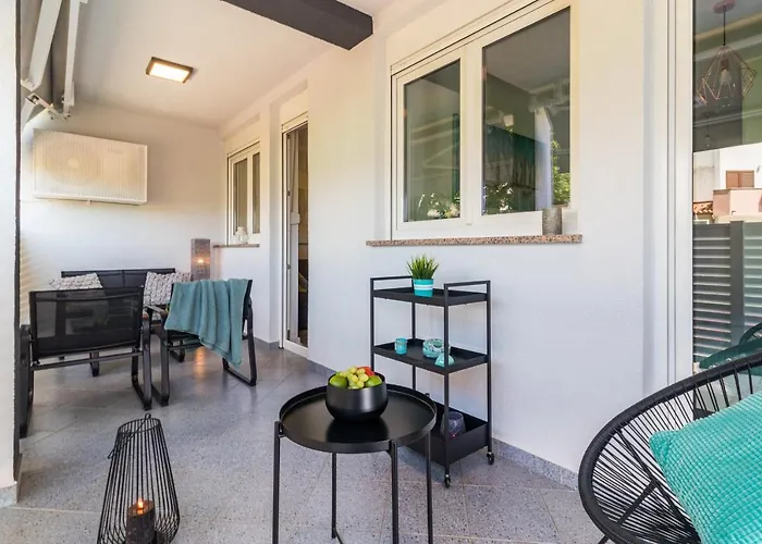 New Large App Near Sea, Cozy 3 Bedrooms And 2 Bathrooms *