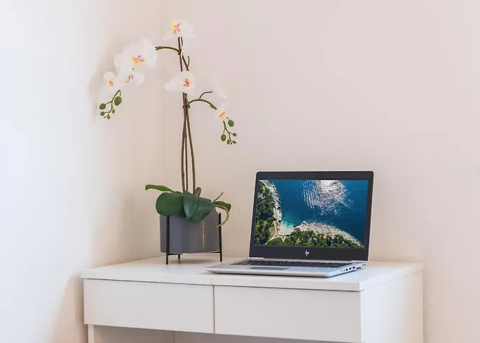 New Large App Near Sea, Cozy 3 Bedrooms And 2 Bathrooms Pula