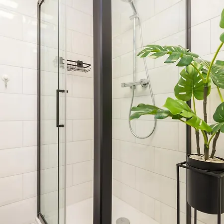 Апартаменти New Large App Near Sea, Cozy 3 Bedrooms And 2 Bathrooms *