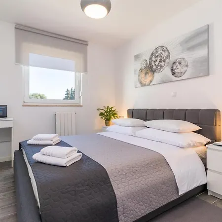 New Large App Near Sea, Cozy 3 Bedrooms And 2 Bathrooms *