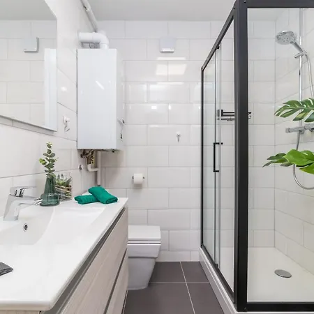 New Large App Near Sea, Cozy 3 Bedrooms And 2 Bathrooms