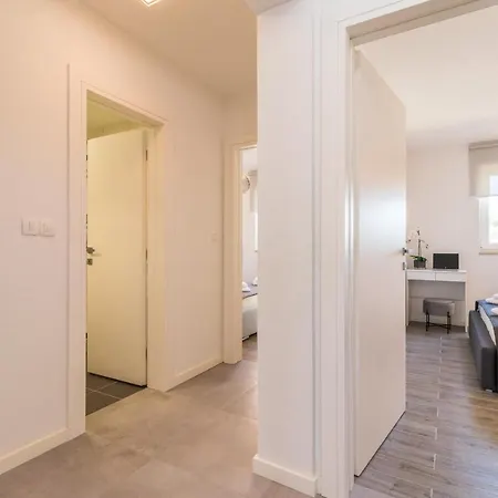 New Large App Near Sea, Cozy 3 Bedrooms And 2 Bathrooms *