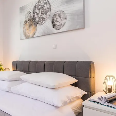 New Large App Near Sea, Cozy 3 Bedrooms And 2 Bathrooms Pola