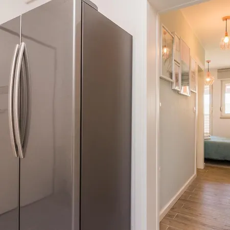 New Large App Near Sea, Cozy 3 Bedrooms And 2 Bathrooms * Pola