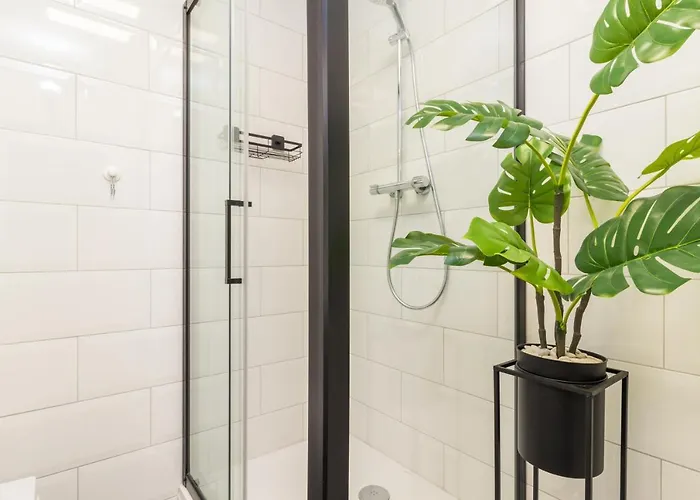 Apartament New Large App Near Sea, Cozy 3 Bedrooms&2 Bathrooms *