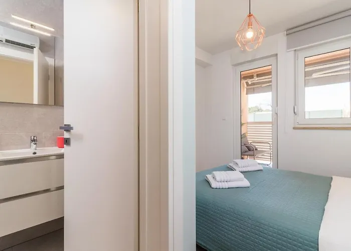 Apartament New Large App Near Sea, Cozy 3 Bedrooms&2 Bathrooms Pula