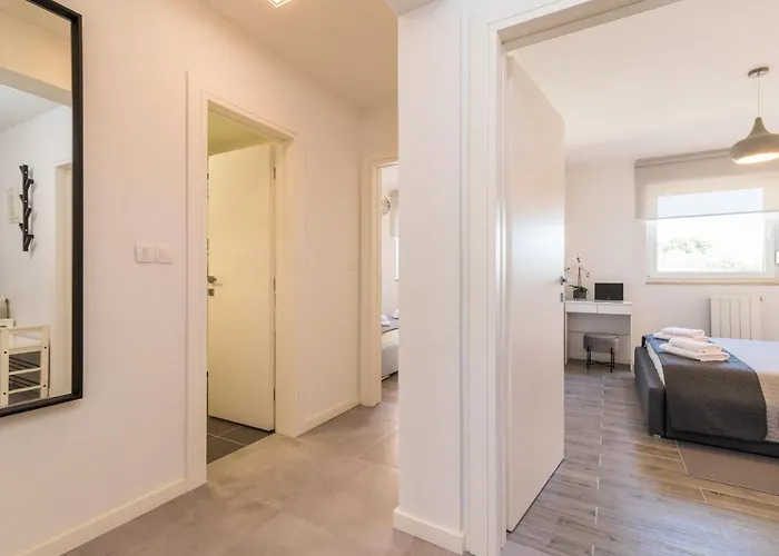New Large App Near Sea, Cozy 3 Bedrooms And 2 Bathrooms *