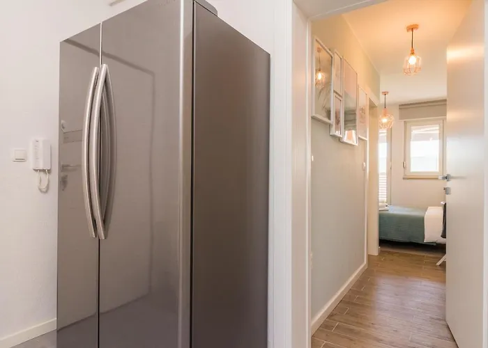 New Large App Near Sea, Cozy 3 Bedrooms&2 Bathrooms * Pula