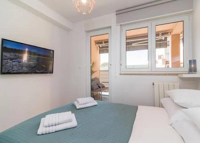 New Large App Near Sea, Cozy 3 Bedrooms&2 Bathrooms Pula