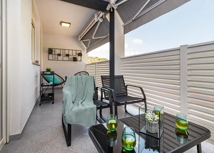 New Large App Near Sea, Cozy 3 Bedrooms And 2 Bathrooms * Pula