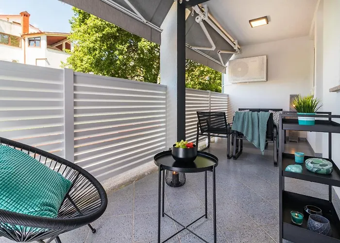 New Large App Near Sea, Cozy 3 Bedrooms And 2 Bathrooms Pula
