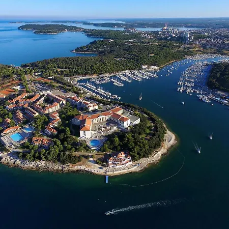 New Large App Near Sea, Cozy 3 Bedrooms And 2 Bathrooms Lägenhet Pula
