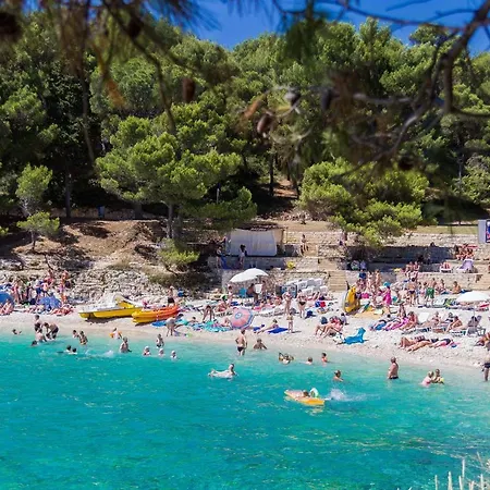 Lägenhet New Large App Near Sea, Cozy 3 Bedrooms And 2 Bathrooms Pula
