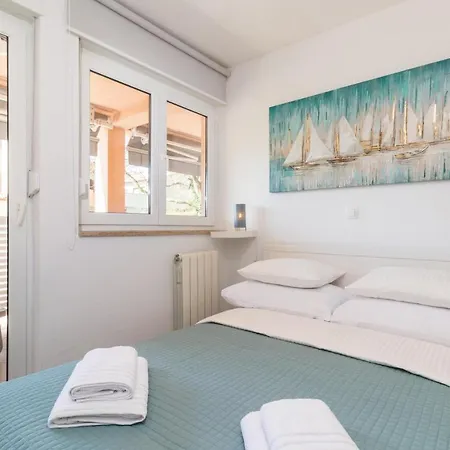 New Large App Near Sea, Cozy 3 Bedrooms And 2 Bathrooms Lägenhet Pula
