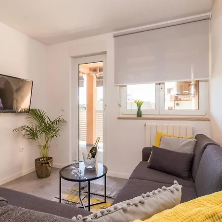 Lägenhet New Large App Near Sea, Cozy 3 Bedrooms And 2 Bathrooms *