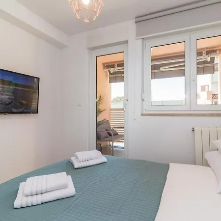 New Large App Near Sea, Cozy 3 Bedrooms And 2 Bathrooms Pula