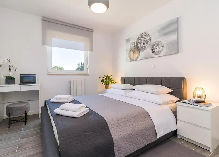 New Large App Near Sea, Cozy 3 Bedrooms And 2 Bathrooms *