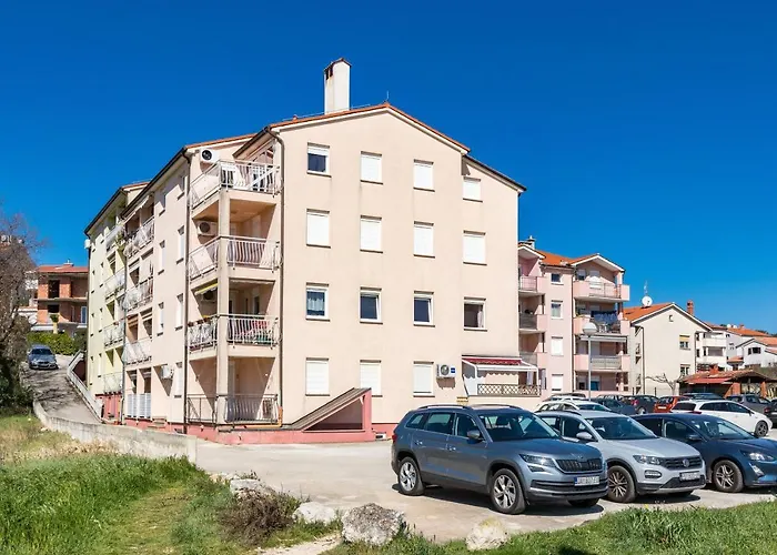 New Large App Near Sea, Cozy 3 Bedrooms And 2 Bathrooms