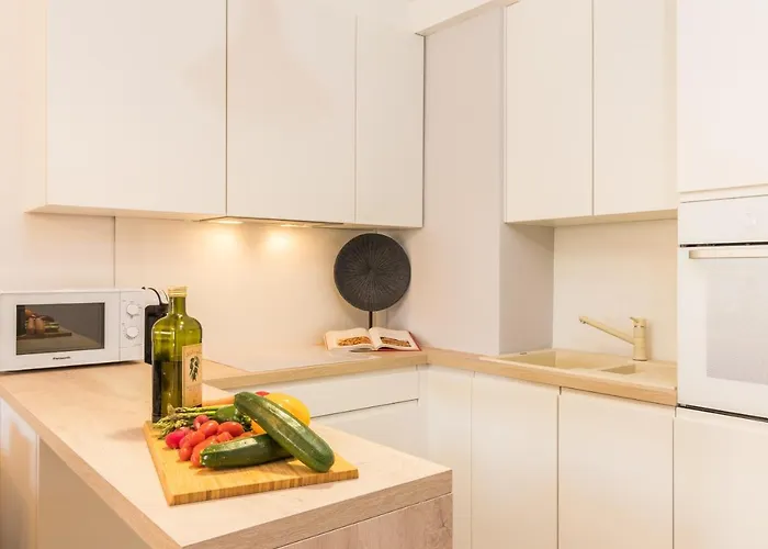 New Large App Near Sea, Cozy 3 Bedrooms And 2 Bathrooms *